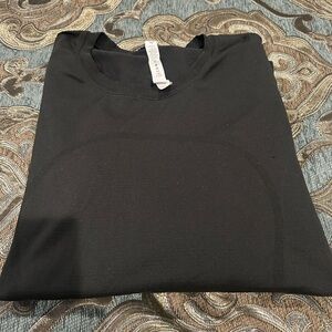 Lululemon Black long sleeve shirt